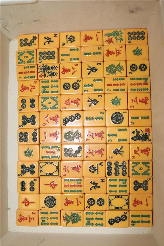 A Bakelite mah jong set